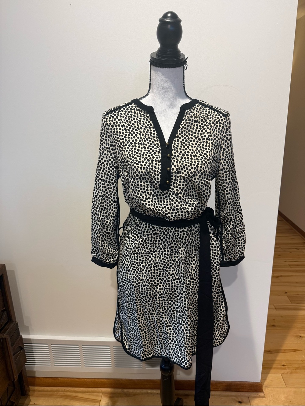 Griffin Paris NWT Cream Dot Wrap Dress with Tie Belt - Picture 2 of 13